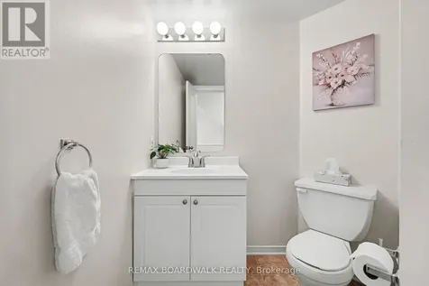 1607 Locksley Lane Ottawa ON K1J 1B6