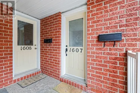 1607 Locksley Lane Ottawa ON K1J 1B6