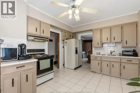 28 Albert Street Leamington ON N8H 3J8