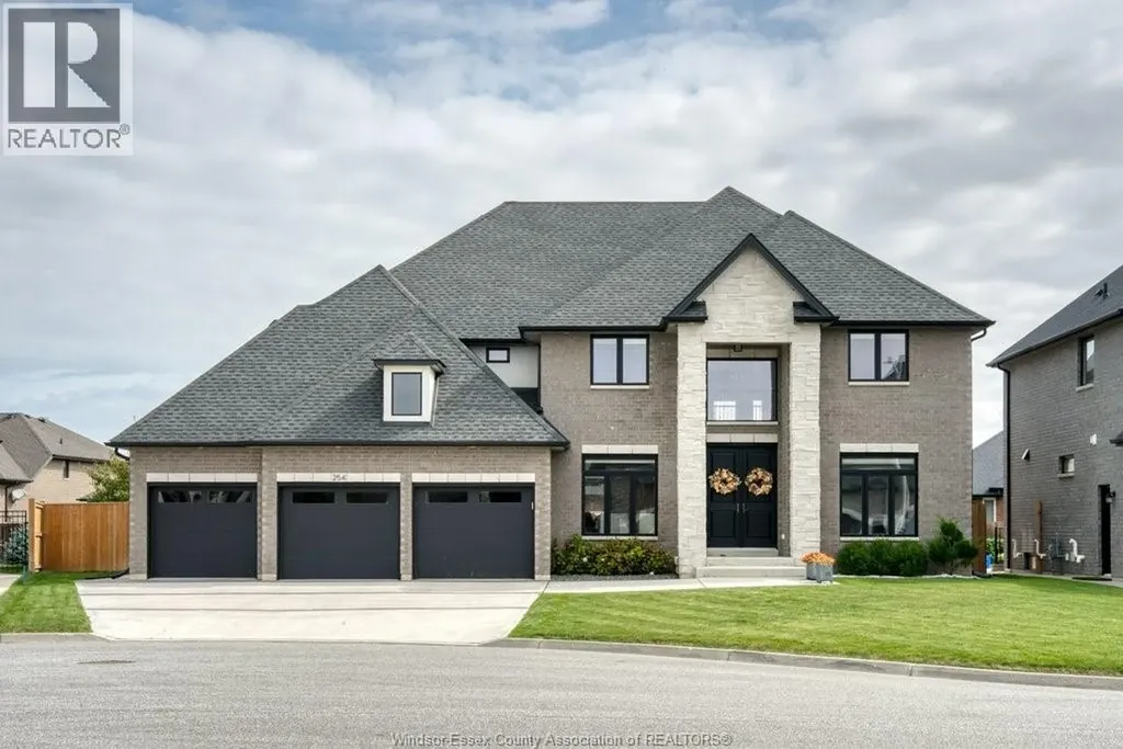 254 Arkona Court Lakeshore ON N0R 1A0
