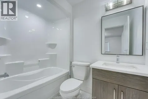 254 Arkona Court Lakeshore ON N0R 1A0