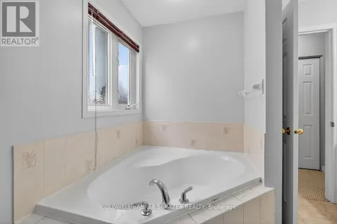 33 Rialto Way Ottawa ON K1T 4B3
