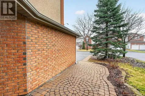 33 Rialto Way Ottawa ON K1T 4B3