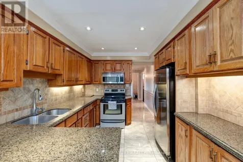 4 Ruth Court Whitchurch-stouffville ON L4A 2E3