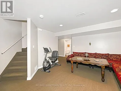 16 Regency Place Brockville ON K6V 7M5