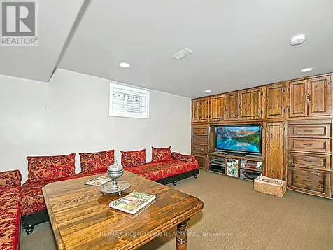 16 Regency Place Brockville ON K6V 7M5