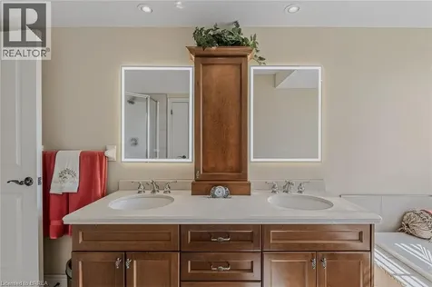 9 Rue Chateaux Terrace Brantford ON N3T 6N7