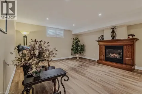 9 Rue Chateaux Terrace Brantford ON N3T 6N7