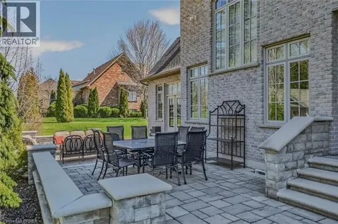 9 Rue Chateaux Terrace Brantford ON N3T 6N7