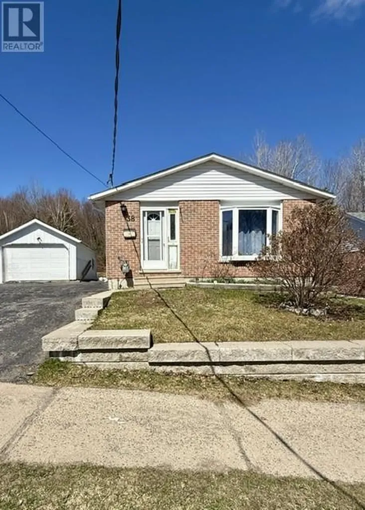 38 Ottawa Avenue Elliot Lake ON P5A 2P1