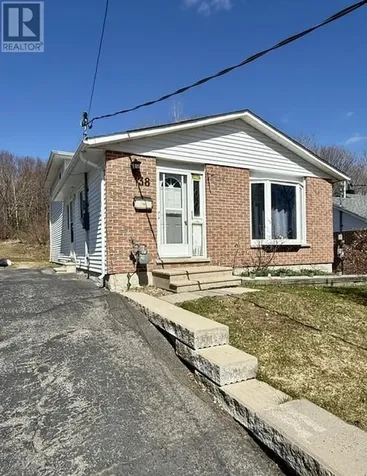 38 Ottawa Avenue Elliot Lake ON P5A 2P1