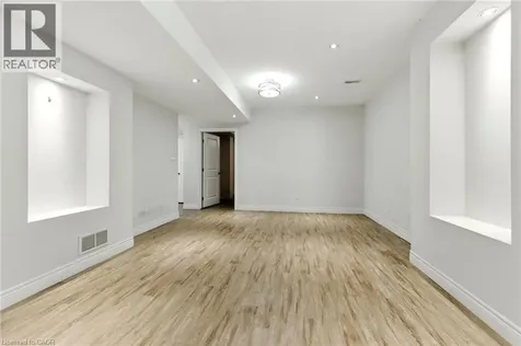 43 Riesling Court Hamilton ON L8G 0B4