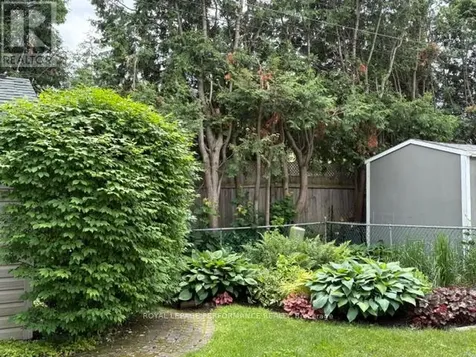2166 Bickerton Avenue Ottawa ON K1J 6Y3