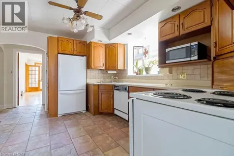 157 Longwood Road North Hamilton ON L8S 3V8