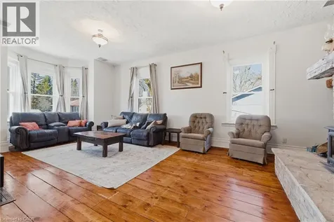 17 Allan Street West Clifford ON N0G 1M0