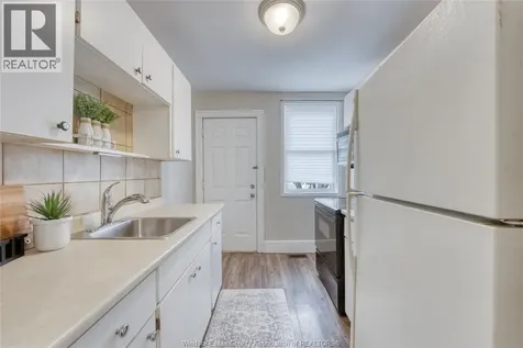 1422 Wyandotte Street West Windsor ON N9B 1H4