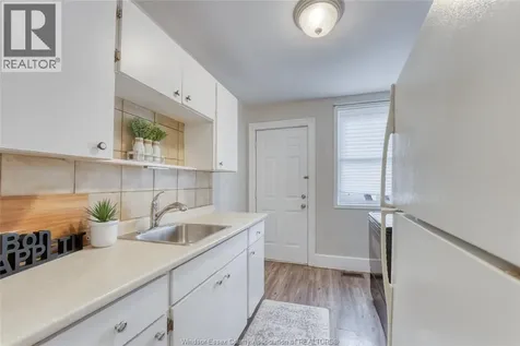 1422 Wyandotte Street West Windsor ON N9B 1H4