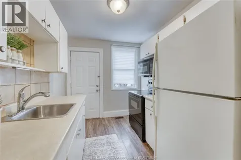 1422 Wyandotte Street West Windsor ON N9B 1H4