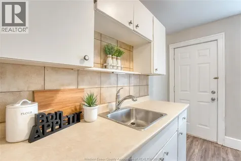 1422 Wyandotte Street West Windsor ON N9B 1H4