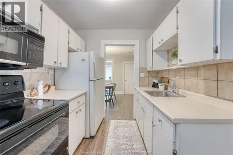 1422 Wyandotte Street West Windsor ON N9B 1H4