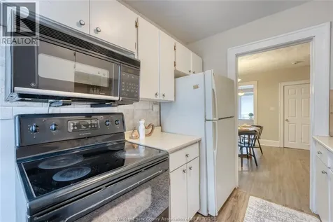 1422 Wyandotte Street West Windsor ON N9B 1H4