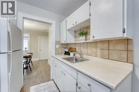 1422 Wyandotte Street West Windsor ON N9B 1H4