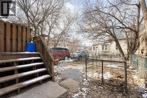 1422 Wyandotte Street West Windsor ON N9B 1H4