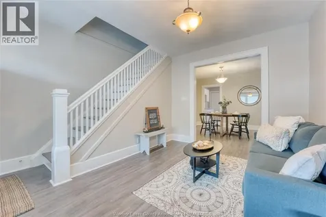 1422 Wyandotte Street West Windsor ON N9B 1H4