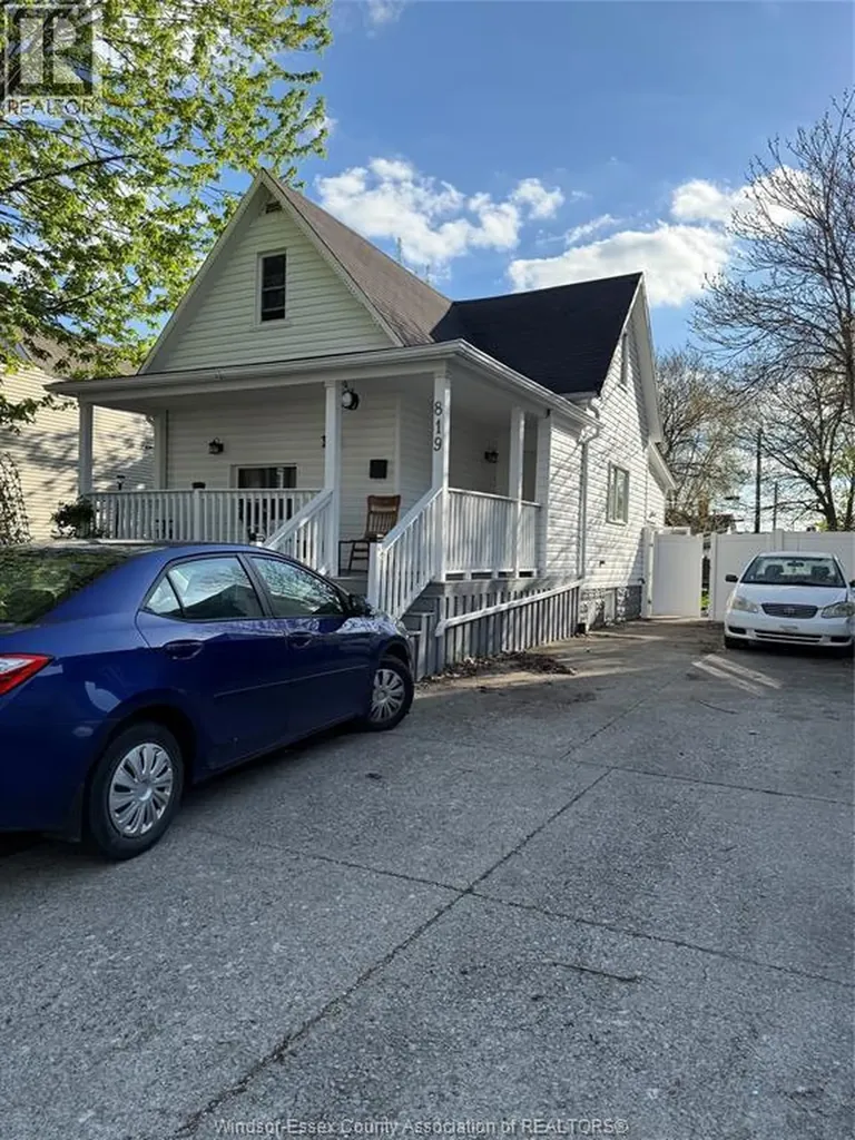 819 Langlois Avenue Windsor ON N9A 2G9