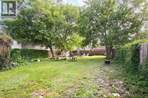 819 Langlois Avenue Windsor ON N9A 2G9