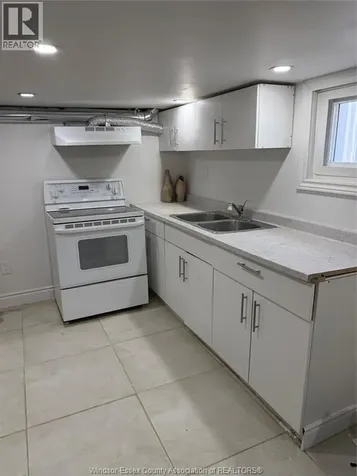 819 Langlois Avenue Windsor ON N9A 2G9