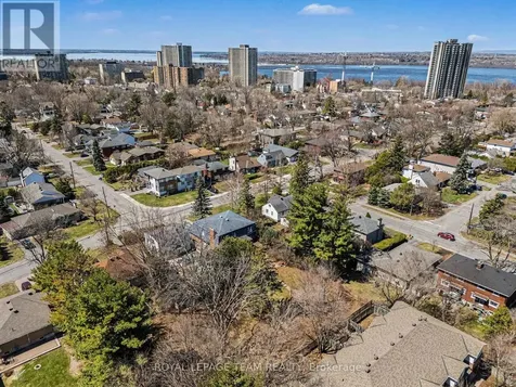 429 Ancaster Avenue East Ottawa ON K2B 5B6