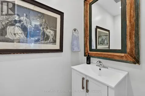 29 St. Clair Street Collingwood ON L9Y 5N5