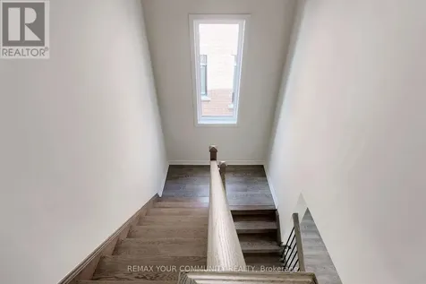 105 Halldorson Avenue Aurora ON L4G 7B6