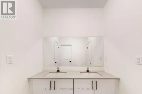 105 Halldorson Avenue Aurora ON L4G 7B6