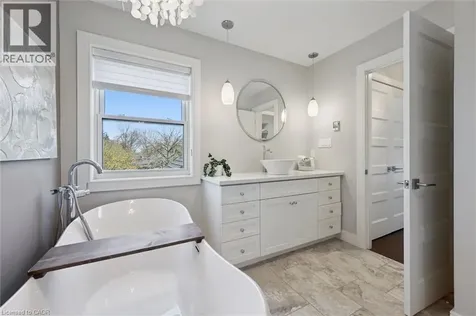 33 Aberdeen Road North Cambridge ON N1S 2X1