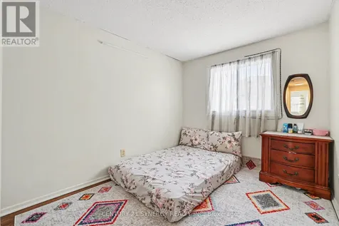 1239 Bowmount Street Ottawa ON K1J 8T4
