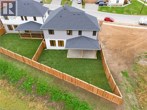 102 Oak Avenue Paris ON N3L 0J6