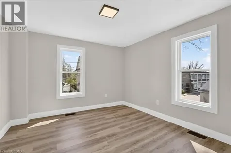 20 Avenue Place Welland ON L3B 4B1