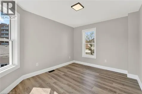 20 Avenue Place Welland ON L3B 4B1