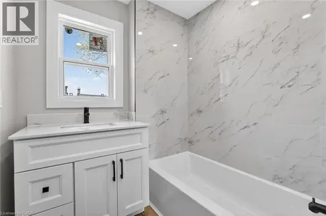 20 Avenue Place Welland ON L3B 4B1