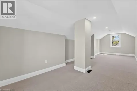 20 Avenue Place Welland ON L3B 4B1