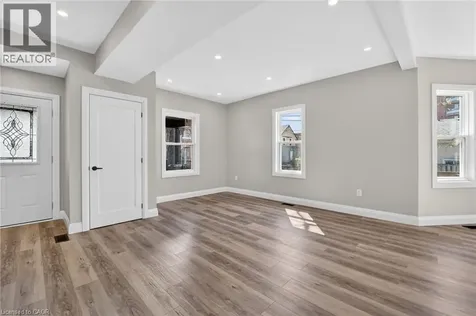20 Avenue Place Welland ON L3B 4B1