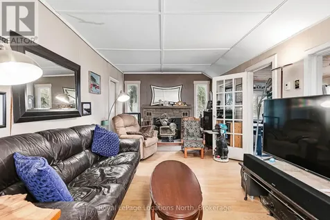 21 Eva Crescent Collingwood ON L9Y 5R1