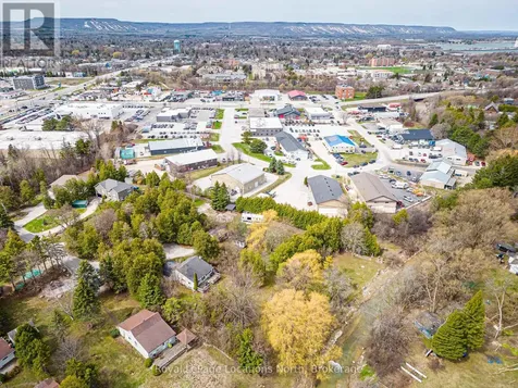 21 Eva Crescent Collingwood ON L9Y 5R1