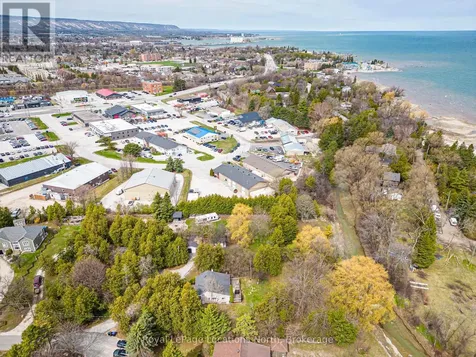 21 Eva Crescent Collingwood ON L9Y 5R1