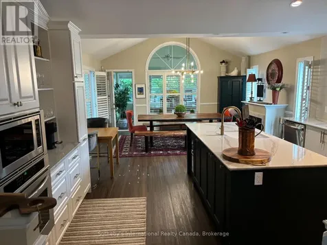 4 Nettleton Court Collingwood ON L9Y 5B7