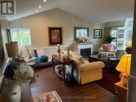 4 Nettleton Court Collingwood ON L9Y 5B7