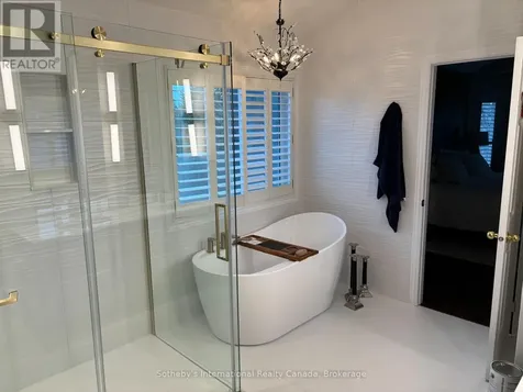 4 Nettleton Court Collingwood ON L9Y 5B7