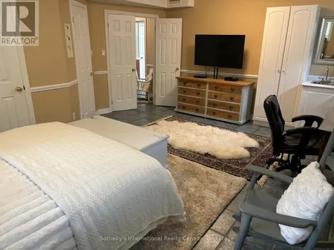 4 Nettleton Court Collingwood ON L9Y 5B7